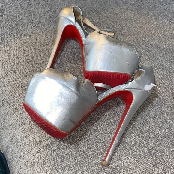 Christian Louboutin Metallic Silver Heels with Iconic Red Soles - Picture 3 of 9